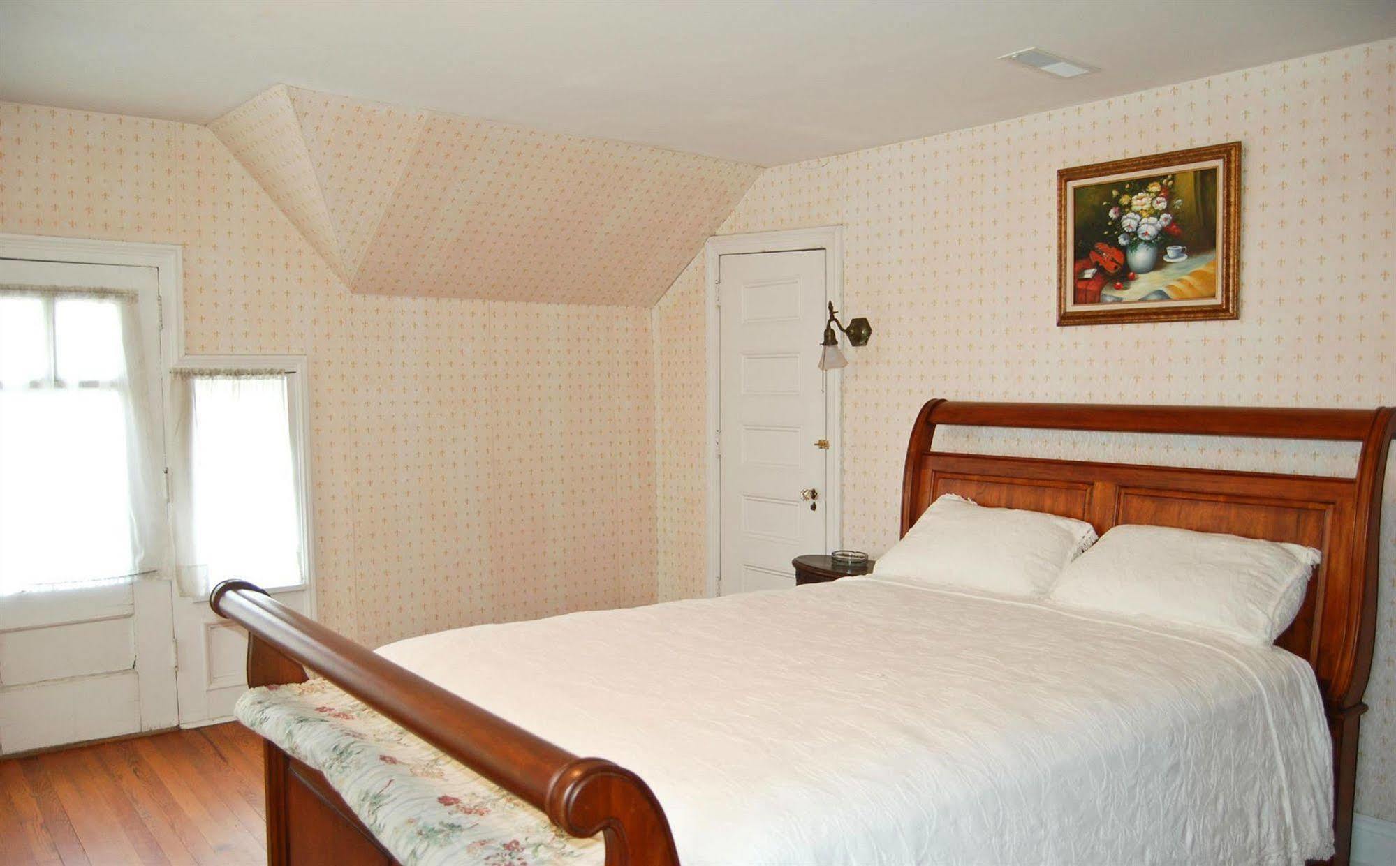 Albanus Phillips Inn Кембридж Экстерьер фото